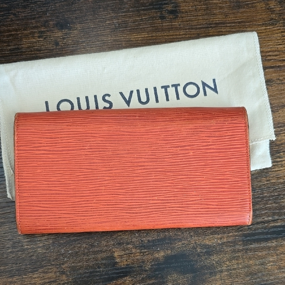 Louis Vuitton Orange Epi Emilie Wallet - Picture 4 of 16